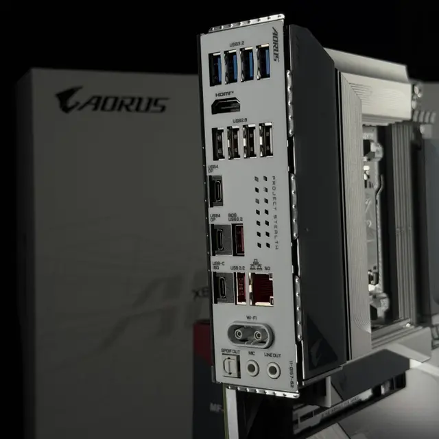 GIGABYTE X870 AORUS STEALTH ICE | DDR5 – Image 3