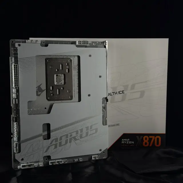 gigabyte-x870-aorus-stealth-ice-ddr5-4